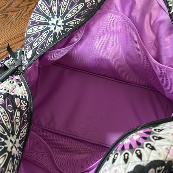 Vera Bradley large travel bag - Picture 3 of 5
